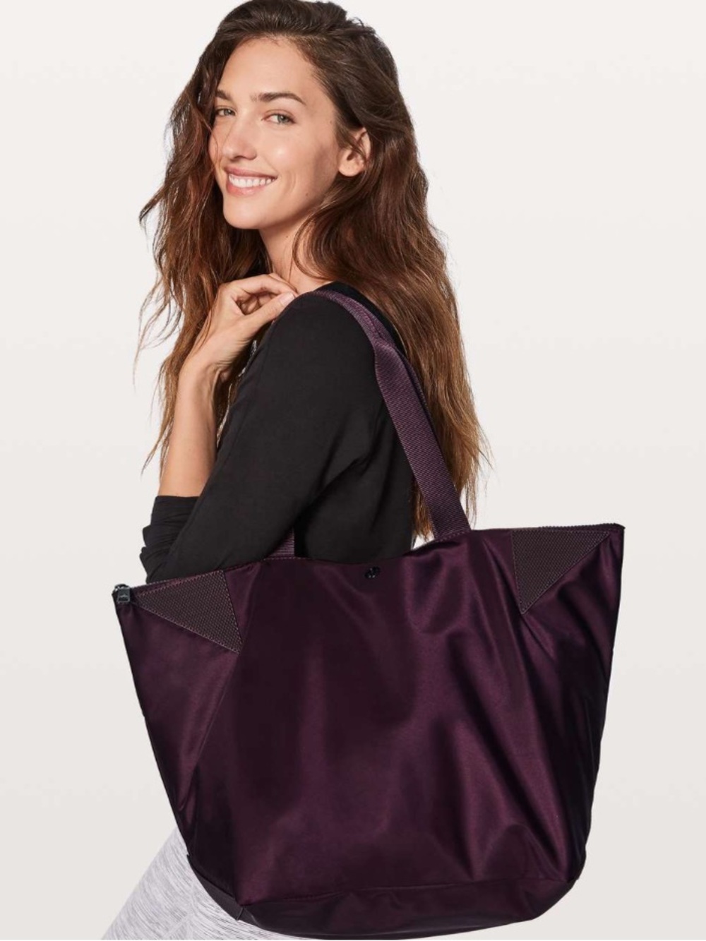 Lululemon Acute Tote 23L Black Cherry - Picture 3 of 15